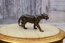 zeliwna-dzika-pantera-figura-zeliwo-brazowa