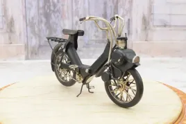 metalowy-czarny-motorower-model-kolekcjonerski-zabawka-vintage-motor
