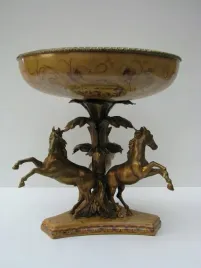 porcelanowa-patera-dzikie-konie-kon-okuta-brazem-prezent-sygn