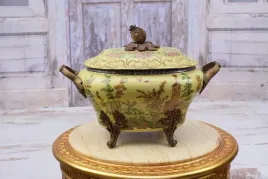 krolewska-waza-na-zupe-patera-porcelana-zlocenia-okucia-z-brazu