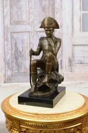 gladenbeck-napoleon-bonaparte-siedzacy-zamyslony-figura-rzezba-z-brazu