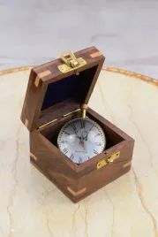 mechaniczny-zegar-w-szklanej-kopule-gun-time-gandhi-etui-drewniane