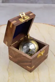 mechaniczny-zegar-w-szklanej-kopule-statek-gandhi-etui-drewniane