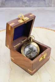 mechaniczny-zegar-w-szklanej-kopule-gandhi-etui-drewniane
