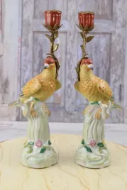 dwa-kolorowe-swieczniki-porcelana-figura-z-brazu-ptaszki-kanarki