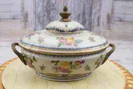 krolewska-waza-na-zupe-patera-porcelana-zlocenia-okucia-z-brazu