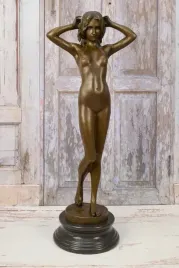 wielka-figura-akt-stojacej-golej-dziewczyny-figura-rzezba-z-brazu-prezent