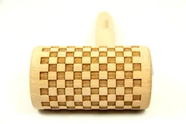 waleczek-ze-wzorem-szachownicy-walek-do-ciasta-wzor-szachownica-mini-19-cm