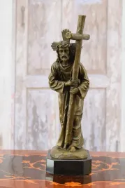 jezus-chrystus-z-krzyzem-droga-krzyzowa-swieta-figura-z-brazu