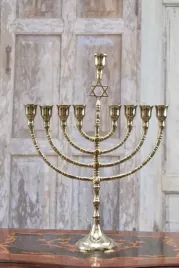 srebrny-aluminiowy-swiecznik-zydowski-menora-chanuka-judaica