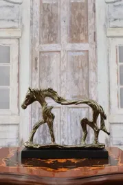 aluminiowy-dostojny-kon-konik-abstrakcja-nowoczesna-rzezba-prezent