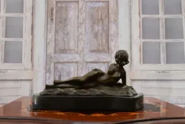 akt-kobiety-lezacej-naga-dama-figura-rzezba-z-brazu-akt