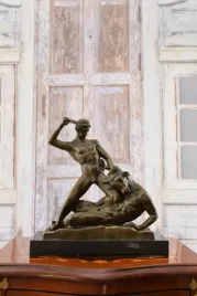 tezeusz-walczacy-z-minotaurem-mitologia-grecka-figura-rzezba-z-brazu