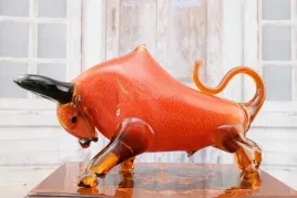 szklo-murano-figura-byk-hossa-gielda-red-bull-duzy-masywny-rzeba