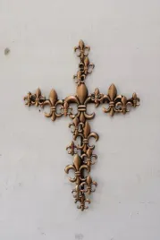 metalowy-rycerski-krzyz-na-sciane-dla-wojownika