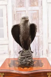 orzel-na-skale-sokol-myszolow-figura-z-brazu