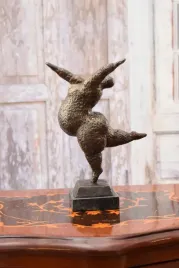 tancerka-rubensowskie-ksztalty-figura-z-brazu
