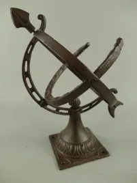 zeliwny-zegar-sloneczny-globus-gnomon-zeliwo