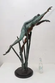 skaczaca-zaba-zabka-ogrodowa-figura-z-brazu