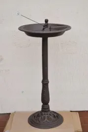 poidelko-karmnik-dla-ptakow-zeliwo-rybak-z-wedka