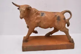 duza-zeliwna-stara-rustykalna-figura-byk-bull