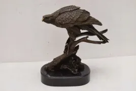 orzel-sokol-myszolow-na-konarze-figura-z-brazu