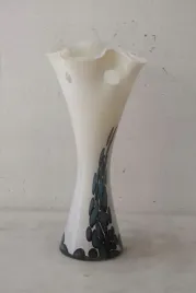 szklo-murano-style-bialo-niebieski-szklany-wazon