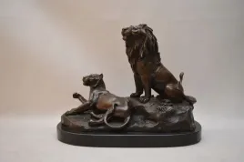 potezna-figura-z-brazu-lew-lwica