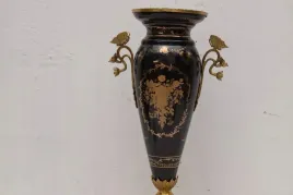 zlocona-czarna-waza-wazon-secesja-porcelana