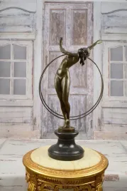 tancerka-z-kolem-taniec-figura-z-brazu-grawer