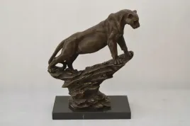 tygrys-pantera-na-skale-figura-z-brazu-rzezba-sygn