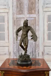 indianin-z-brazu-tanczacy-apacz-kolonialna-rzezba
