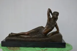 lezaca-kleopatra-z-brazu-figura-rzezba-38cm