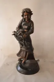 duzy-braz-gesiarka-figura-z-brazu-gesi-kobieta