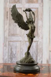 bogini-grecka-ze-zniczem-olimpijskim-mitologia-grecka-figura-z-brazu