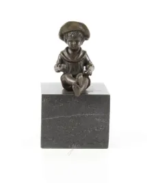 figura-z-brazu-prezent-narodziny-chlopczyk-prezent