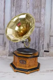 patefon-gramofon-sprawny-stylowy-na-korbe-jasny