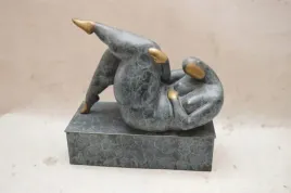 figura-z-brazu-art-deco-abstrakcja-puszysty-akt