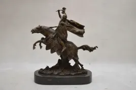 wiking-na-koniu-francja-figura-z-brazu
