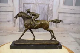 dzokej-na-koniu-polo-piekny-kon-figura-z-brazu-rzezba-podstawa-marmur