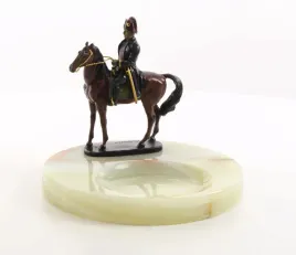 napoleon-na-koniu-popielniczka-onyks-figura-braz