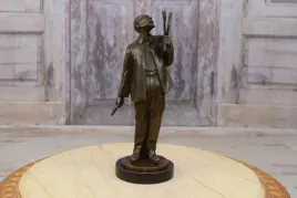 rzezba-van-gogh-malarz-figura-z-brazu-dekoracja