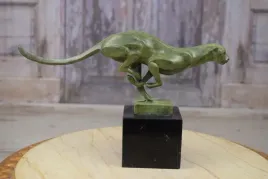 pedzacy-gepard-puma-zielona-puma-figura-z-brazu-rzezba-posag