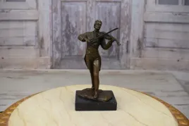 skrzypek-strauss-mezczyzna-ze-skrzypcami-figura-z-brazu-rzezba