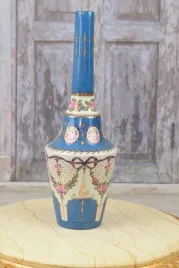 porcelanowy-wazon-rozowe-kwiaty-prezent