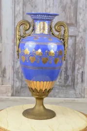 porcelanowy-wazon-niebieski-wazon-porcelana-braz