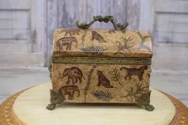 brazowa-porcelanowa-szkatula-zwierzeta-slon-tygrys-okucia-z-brazu