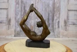 piekny-akt-z-brazu-akrobatka-gimnastyczka-figura-z-brazu