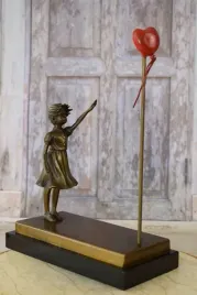 dziewczyna-z-sercem-banksy-nowoczesna-statuetka-figura-z-brazu
