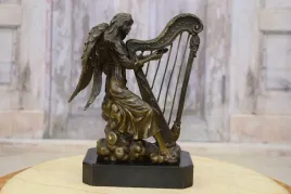 grajacy-aniol-grajek-harfa-rzezba-figura-z-brazu-prezent